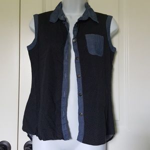 Shapes Sleeveless Button Down Top